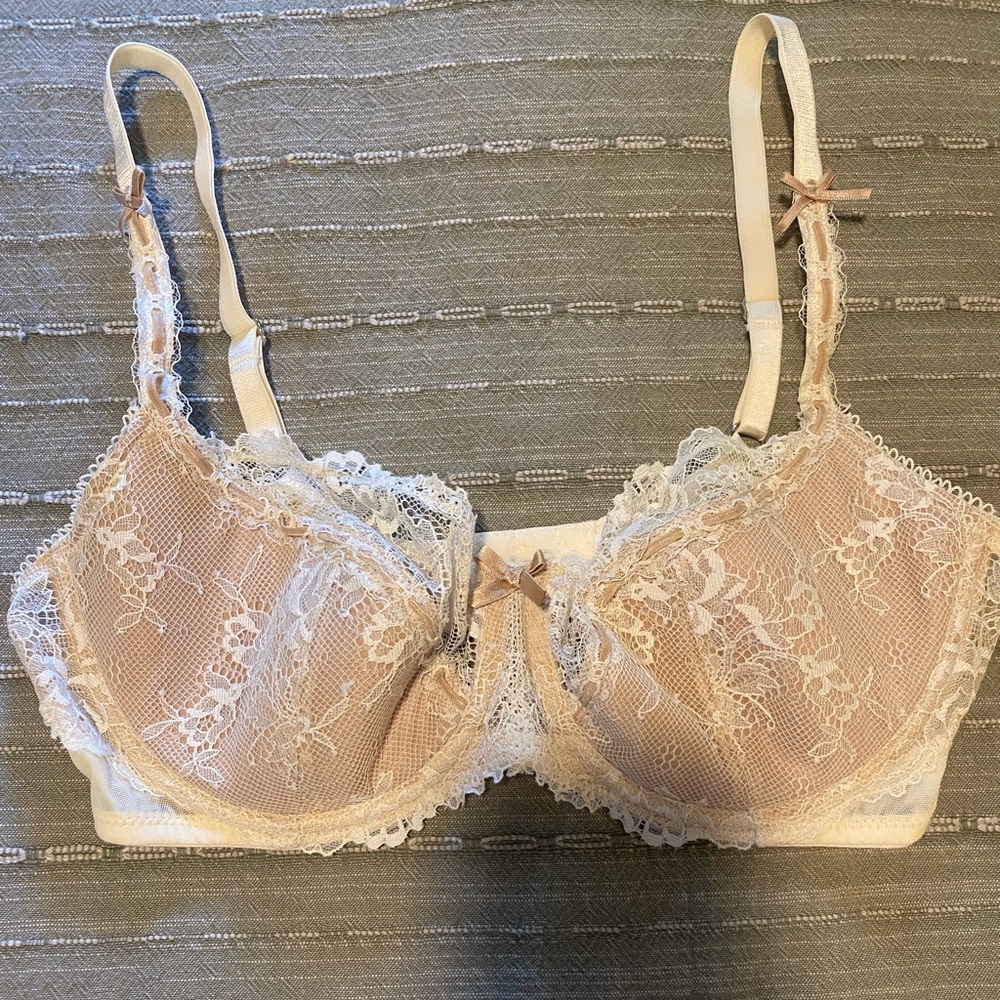 Elle Macpherson Bra
